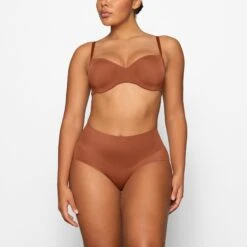 SMOOTHING STRAPLESS BRA | BRONZE -SWIMwear Sale Store SKIMS BRA BA BAN 2607 DA BRZ 0030 FR