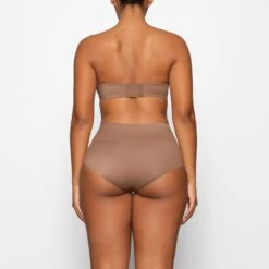 SMOOTHING STRAPLESS BRA | SIENNA -SWIMwear Sale Store SKIMS BRA BA BAN 2607 DA SIE 0019 BK