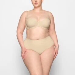 SMOOTHING STRAPLESS BRA | SAND -SWIMwear Sale Store SKIMS BRA BA BAN 2607 DC SND 0002 FR