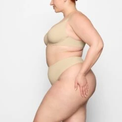 SMOOTHING FULL COVERAGE BRA | SAND 9 SMOOTHING FULL COVERAGE BRA | SAND -SWIMwear Sale Store SKIMS BRA BA PLG 2610 DC SND 0009 SD