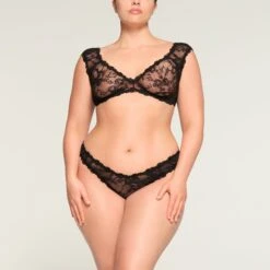 STRETCH LACE PLUNGE BRALETTE | ONYX -SWIMwear Sale Store SKIMS BRA BR PLG 2967 MD ONX 1760 FR 3c977461 9f33 4aae aec3 d2181b37acbf