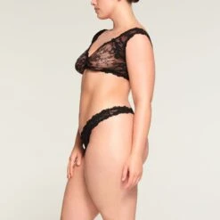 STRETCH LACE PLUNGE BRALETTE | ONYX -SWIMwear Sale Store SKIMS BRA BR PLG 2967 MD ONX 1768 SD b181b90c 2a3b 4141 808e af22a6c3ad5c