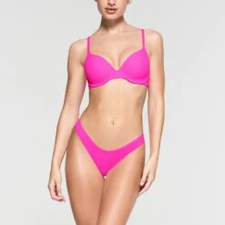 FITS EVERYBODY T-SHIRT BRA | NEON PINK -SWIMwear Sale Store SKIMS BRA BR UWR 2294 NC NPK 005 FR 44b6c883 0cf9 4d46 9ddc 11511d4a97fb
