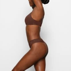 WIRELESS FORM T-SHIRT DEMI BRA | COCOA 9 WIRELESS FORM T-SHIRT DEMI BRA | COCOA -SWIMwear Sale Store SKIMS BRA BR WRP 1889 CB COA 0012 SD 2302b266 83f7 41a9 bcda 294ca79971a4