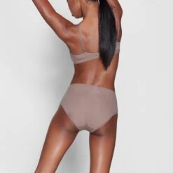 FITS EVERYBODY CROSSOVER BRALETTE | UMBER -SWIMwear Sale Store SKIMS BRAS BR TRI 0235 AR UMB BK f50d4c51 82fe 437f bad1 86b0bf288655