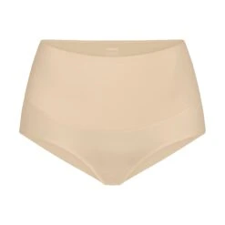 SMOOTHING HIGH-WAISTED BRIEF | SAND