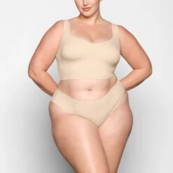 NAKED CHEEKY HIPSTER | SAND -SWIMwear Sale Store SKIMS PANTY PN HPR 1256 VD SND 0003 FR