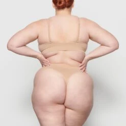 SOFT SMOOTHING THONG | CLAY 10 SOFT SMOOTHING THONG | CLAY -SWIMwear Sale Store SKIMS PANTY PN THG 1323 NC CLY BK