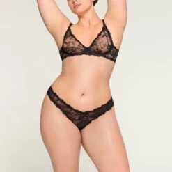 STRETCH LACE DIPPED THONG | ONYX -SWIMwear Sale Store SKIMS PANTY PN THG 2968 MD ONX 1579 FR d93308ae e04d 48d5 87cb d4631adebf0a