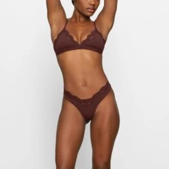 FITS EVERYBODY CORDED LACE DIPPED THONG | COCOA -SWIMwear Sale Store SKIMS PANTY PN THG 4135 FB COA 0004 FR