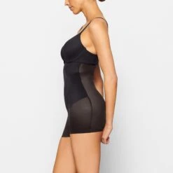 BARELY THERE HIGH-WAISTED SHORTIE | ONYX -SWIMwear Sale Store SKIMS SHAPEWEAR AP SHO 1760 NB ONX SD
