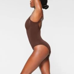 SEAMLESS SCULPT BRIEF BODYSUIT | COCOA -SWIMwear Sale Store SKIMS SHAPEWEAR BD BRF 3370 IB COA 0018 SD