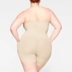 SEAMLESS SCULPT STRAPLESS SHORTIE BODYSUIT | SAND -SWIMwear Sale Store SKIMS SHAPEWEAR BD MDT 2914 JB SND 0037 BK