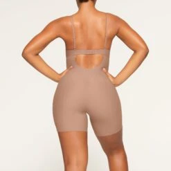 DEEP PLUNGE SHAPEWEAR MID THIGH BODYSUIT | SIENNA -SWIMwear Sale Store SKIMS SHAPEWEAR BD MDT 2960 LA SIE 0018