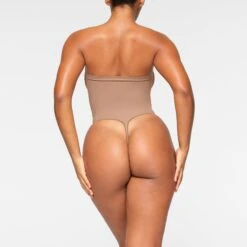 SEAMLESS SCULPT STRAPLESS THONG BODYSUIT | SIENNA 11 SEAMLESS SCULPT STRAPLESS THONG BODYSUIT | SIENNA -SWIMwear Sale Store SKIMS SHAPEWEAR BD THG 2913 IA SIE 0045 BK