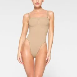 SEAMLESS SCULPT STRAPLESS THONG BODYSUIT | CLAY 12 SEAMLESS SCULPT STRAPLESS THONG BODYSUIT | CLAY -SWIMwear Sale Store SKIMS SHAPEWEAR BD THG 2913 JC CLY 0007 FR