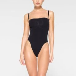 SEAMLESS SCULPT STRAPLESS THONG BODYSUIT | ONYX 12 SEAMLESS SCULPT STRAPLESS THONG BODYSUIT | ONYX -SWIMwear Sale Store SKIMS SHAPEWEAR BD THG 2913 JC ONX 0001 FR