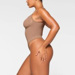 SEAMLESS SCULPT THONG BODYSUIT | SIENNA -SWIMwear Sale Store SKIMS SHAPEWEAR BD THG 3369 IA SIE 0009 SD