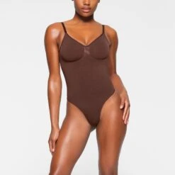 SEAMLESS SCULPT LOW BACK THONG BODYSUIT | COCOA -SWIMwear Sale Store SKIMS SHAPEWEAR BD THG 3371 KB COA 0003 FR