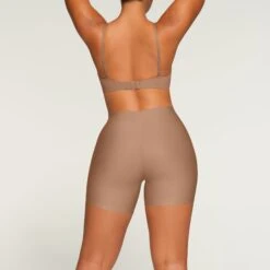 LOW RISE DIPPED SHAPEWEAR SHORT | SIENNA -SWIMwear Sale Store SKIMS SHAPEWEAR BO SHO 2957 MA SIE 1251