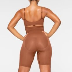 SEAMLESS SCULPT HIGH-WAISTED ABOVE THE KNEE SHORT | BRONZE -SWIMwear Sale Store SKIMS SHAPEWEAR BO SHO 3364 IA BRZ 0016 BK