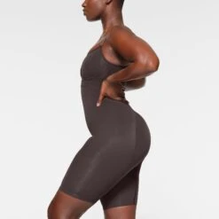 SEAMLESS SCULPT HIGH-WAISTED ABOVE THE KNEE SHORT | ESPRESSO 9 SEAMLESS SCULPT HIGH-WAISTED ABOVE THE KNEE SHORT | ESPRESSO -SWIMwear Sale Store SKIMS SHAPEWEAR BO SHO 3364 IC ESP 0011 SD