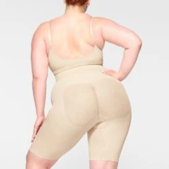 SEAMLESS SCULPT HIGH-WAISTED ABOVE THE KNEE SHORT | SAND -SWIMwear Sale Store SKIMS SHAPEWEAR BO SHO 3364 ID SND 0012 BK