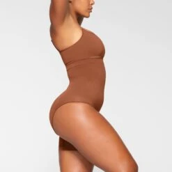 SEAMLESS SCULPT SOLUTION SHORT RIGHT LEG EXPOSED | BRONZE -SWIMwear Sale Store SKIMS SHAPEWEAR BO SHO 3365 IA BRZ 0011 SD