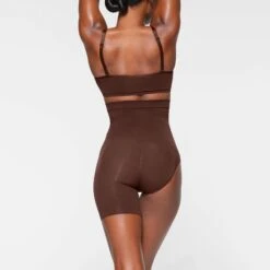 SEAMLESS SCULPT SOLUTION SHORT RIGHT LEG EXPOSED | COCOA -SWIMwear Sale Store SKIMS SHAPEWEAR BO SHO 3365 IB COA 0022 BK