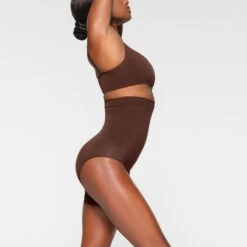 SEAMLESS SCULPT SOLUTION SHORT RIGHT LEG EXPOSED | COCOA -SWIMwear Sale Store SKIMS SHAPEWEAR BO SHO 3365 IB COA 0028 SD
