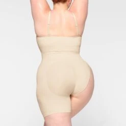 SEAMLESS SCULPT SOLUTION SHORT RIGHT LEG EXPOSED | SAND 10 SEAMLESS SCULPT SOLUTION SHORT RIGHT LEG EXPOSED | SAND -SWIMwear Sale Store SKIMS SHAPEWEAR BO SHO 3365 ID SND 0016 BK ec3a5672 8beb 4f3c 975f fc9ca54a9ffd