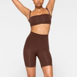 SEAMLESS SCULPT BANDEAU | COCOA -SWIMwear Sale Store SKIMS SHAPEWEAR BR BAN 2895 JA COA 0002 FR