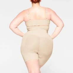 SEAMLESS SCULPT BANDEAU | SAND -SWIMwear Sale Store SKIMS SHAPEWEAR BR BAN 2895 JB SND 0013 BK R2 17ea5a0d 9d83 4288 b504 f075dade6d3e