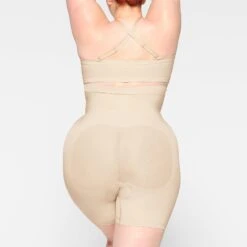 SEAMLESS SCULPT BANDEAU | SAND -SWIMwear Sale Store SKIMS SHAPEWEAR BR BAN 2895 JB SND 0035 BK