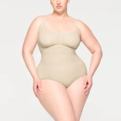 EVERYDAY SCULPT BRALETTE | SAND -SWIMwear Sale Store SKIMS SHAPEWEAR BR SCN 2341 JB SND 0002 FR 282796e6 ecba 4aee 893e 4d21960340f5
