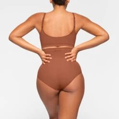 EVERYDAY SCULPT BRALETTE | BRONZE 10 EVERYDAY SCULPT BRALETTE | BRONZE -SWIMwear Sale Store SKIMS SHAPEWEAR BR SCN 2341 KA BRZ 0017 BK