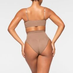 SEAMLESS SCULPT SCOOP NECK BRALETTE | SIENNA -SWIMwear Sale Store SKIMS SHAPEWEAR BR SCP 3357 IA SIE 0016 BK