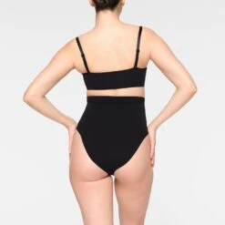 SEAMLESS SCULPT SCOOP NECK BRALETTE | ONYX 10 SEAMLESS SCULPT SCOOP NECK BRALETTE | ONYX -SWIMwear Sale Store SKIMS SHAPEWEAR BR SCP 3357 IE ONX 0017 BK