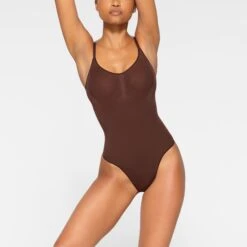 EVERYDAY SCULPT BODYSUIT | COCOA 8 EVERYDAY SCULPT BODYSUIT | COCOA -SWIMwear Sale Store SKIMS SHAPEWEAR SH BDY 2153 JA COA 0007 FR