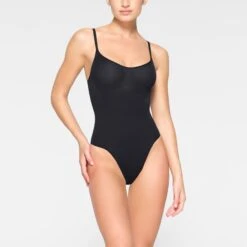 EVERYDAY SCULPT BODYSUIT | ONYX -SWIMwear Sale Store SKIMS SHAPEWEAR SH BDY 2153 JC ONX 0003 FR