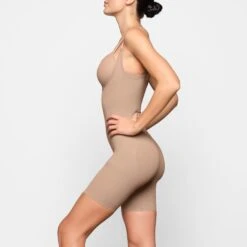 BUTT ENHANCING OPEN BUST BODYSUIT | CLAY -SWIMwear Sale Store SKIMS SHAPEWEAR SH BDY 2168 ZD CLY 0012
