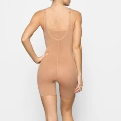SHEER SCULPT OPEN BUST BODYSUIT | OCHRE 10 SHEER SCULPT OPEN BUST BODYSUIT | OCHRE -SWIMwear Sale Store SKIMS SHAPEWEAR SH BSS 0014 DD OCH 0015 BK