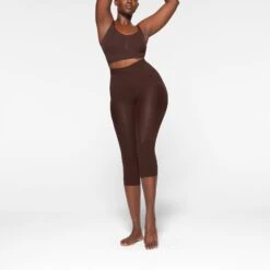 EVERYDAY SCULPT MID WAIST CAPRI | ESPRESSO -SWIMwear Sale Store SKIMS SHAPEWEAR SH CAP 2156 IC ESP 0034 FR efcaa1ee f4b8 4100 a7ba 817261323ce6