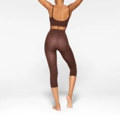 EVERYDAY SCULPT MID WAIST CAPRI | COCOA -SWIMwear Sale Store SKIMS SHAPEWEAR SH CAP 2156 JA COA 0016 BK