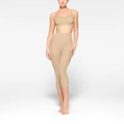 EVERYDAY SCULPT MID WAIST CAPRI | CLAY -SWIMwear Sale Store SKIMS SHAPEWEAR SH CAP 2156 JC CLY 0002 FR