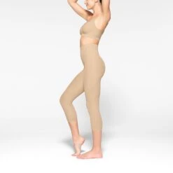 EVERYDAY SCULPT MID WAIST CAPRI | CLAY -SWIMwear Sale Store SKIMS SHAPEWEAR SH CAP 2156 JC CLY 0008 SD