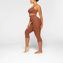 EVERYDAY SCULPT MID WAIST CAPRI | BRONZE -SWIMwear Sale Store SKIMS SHAPEWEAR SH CAP 2156 KA BRZ 0012 SD
