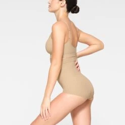 EVERYDAY SCULPT HIGH-WAISTED BRIEF | CLAY 9 EVERYDAY SCULPT HIGH-WAISTED BRIEF | CLAY -SWIMwear Sale Store SKIMS SHAPEWEAR SH HWB 2151 JC CLY 0010 SD