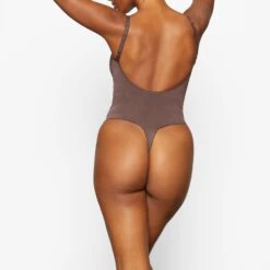 SHEER SCULPT THONG BODYSUIT | COCOA 10 SHEER SCULPT THONG BODYSUIT | COCOA -SWIMwear Sale Store SKIMS SHAPEWEAR SH LBT 0248 YC COA 0018