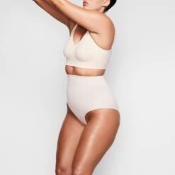 SEAMLESS SCULPT MID WAIST BRIEF | SAND -SWIMwear Sale Store SKIMS SHAPEWEAR SH MWB 0101 SND C SD 6aafa457 3c50 4d7f 86c1 e57fe4ff3fc7